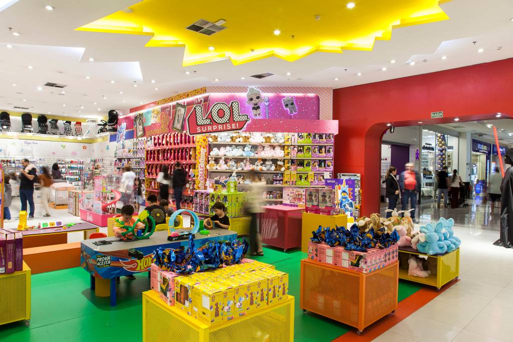 Há 36 anos na cidade, Ri Happy cria brinquedos para cada fase da infância