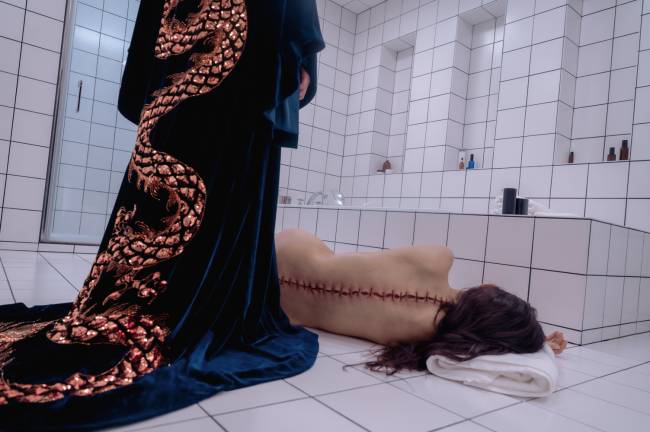 THE SUBSTANCE 'A Substância' vai até o fim e ainda continua para mostrar os absurdos da obsessão pela beleza
