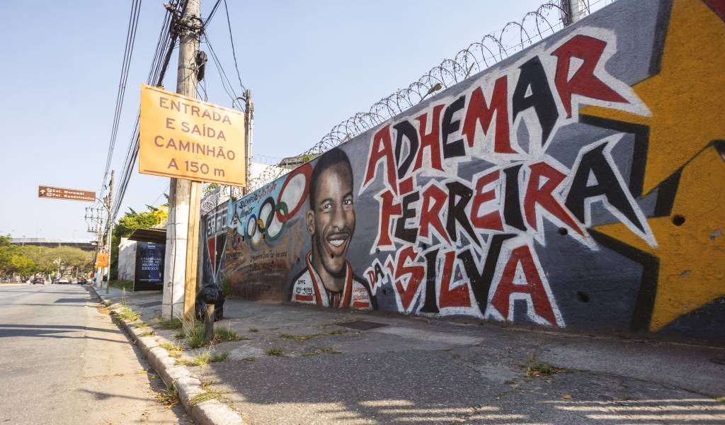 ALANSALLESMORUMBI21.jpg Grafite do corredor Adhemar Ferreira da Silva