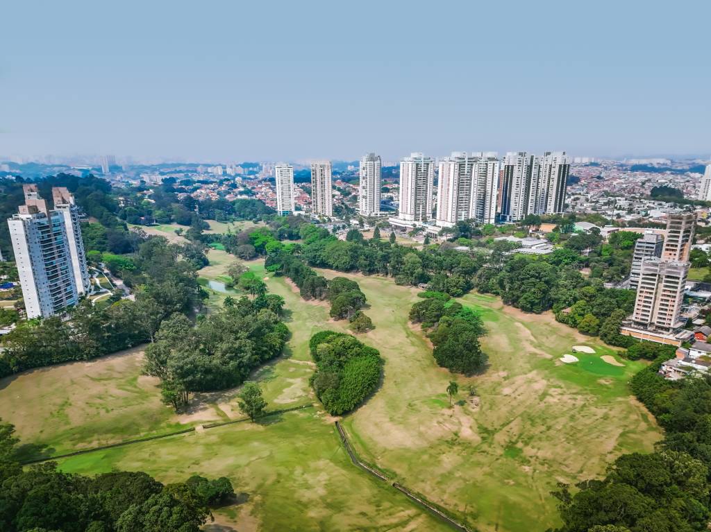 Obras paradas na Vila São Francisco causam prejuízos milionários a dezenas de pessoas