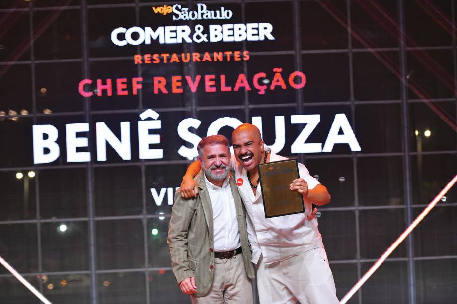 Antonio Sobrinho, diretor comercial da Friboi Food Solutions, e o chef revelação Benê Souza