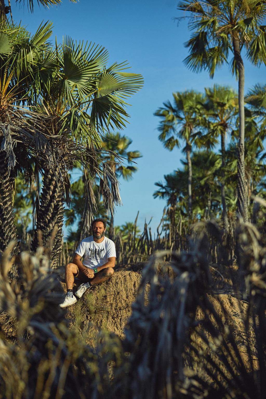 Prestes a inaugurar exposição, Marcelo Rosenbaum toca casa-modelo no Acre