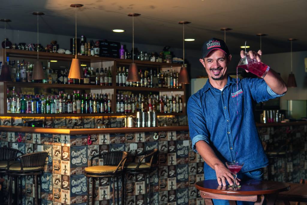 Conheça Frajola, o bartender do ano pelo COMER & BEBER