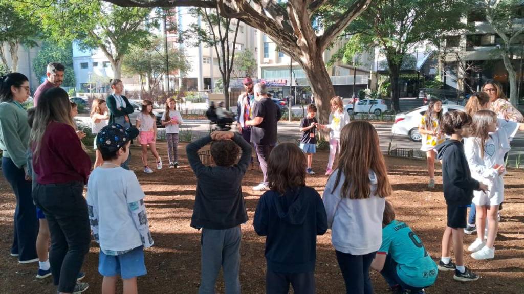 Secretaria de Educação de SP divulga regras para uso de celulares em escolas