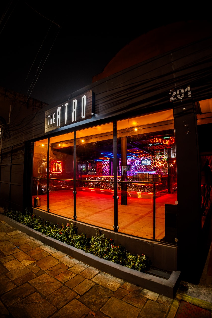 Teatro no Bixiga vira balada com karaokê e festas de house e samba