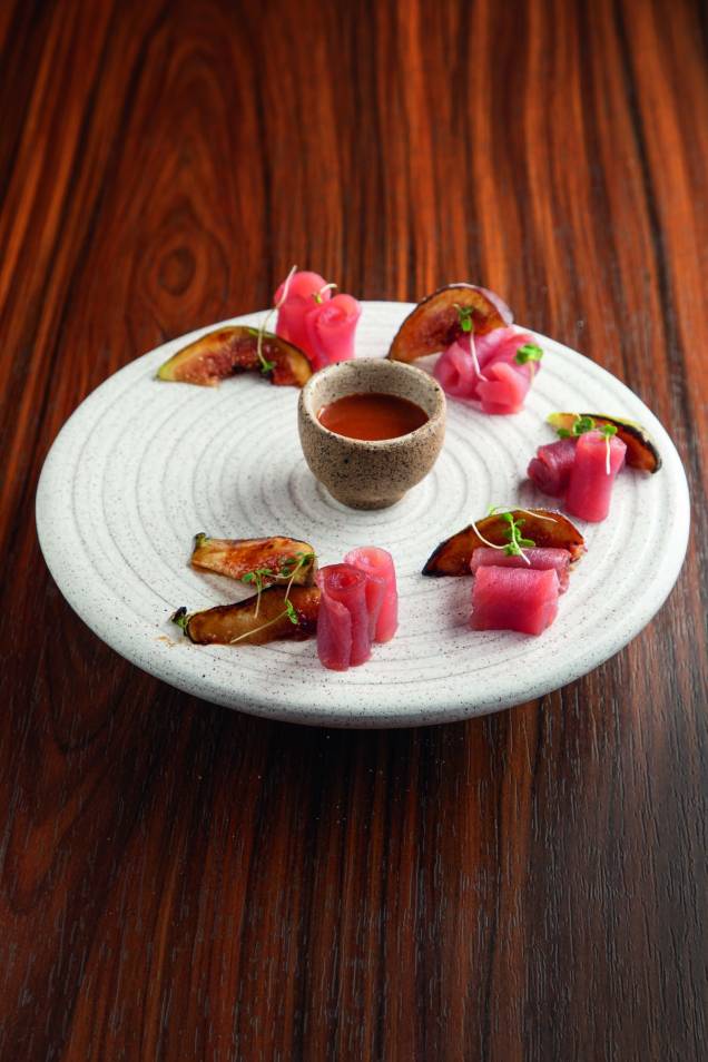 Sashimi de atum com figo e missô: opção do Mamma San Sashimi de atum com figo e missô: opção do Mamma San