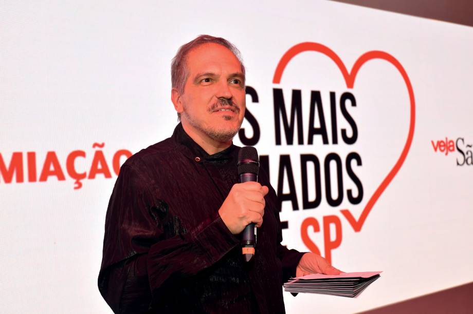 Arnaldo Lorençato, no comando da noite