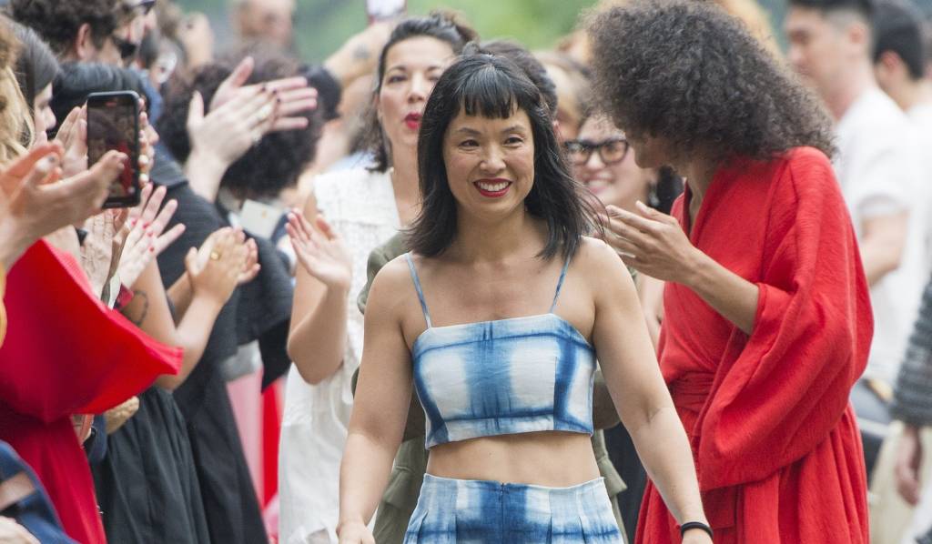 Desfile de Fernanda Yamamoto, no Pavilhão Japonês, encerra a SPFW