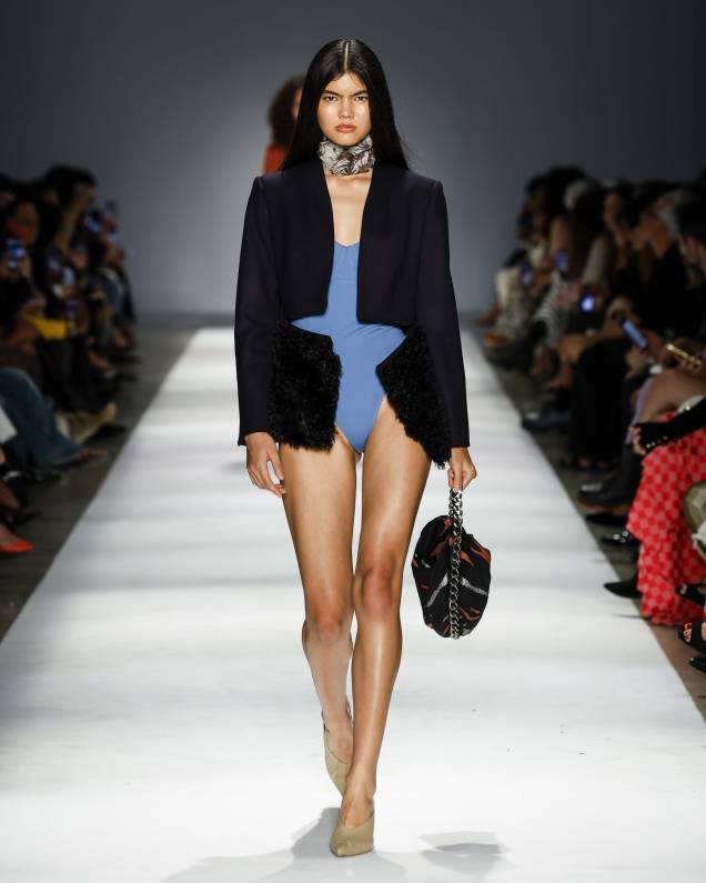 Blazer redesenhado faz as vezes de saída de praia Blazer redesenhado faz as vezes de saída de praia