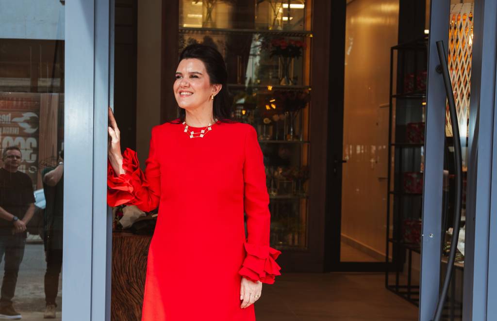 Florista dos famosos reinaugura loja com três andares e terraço