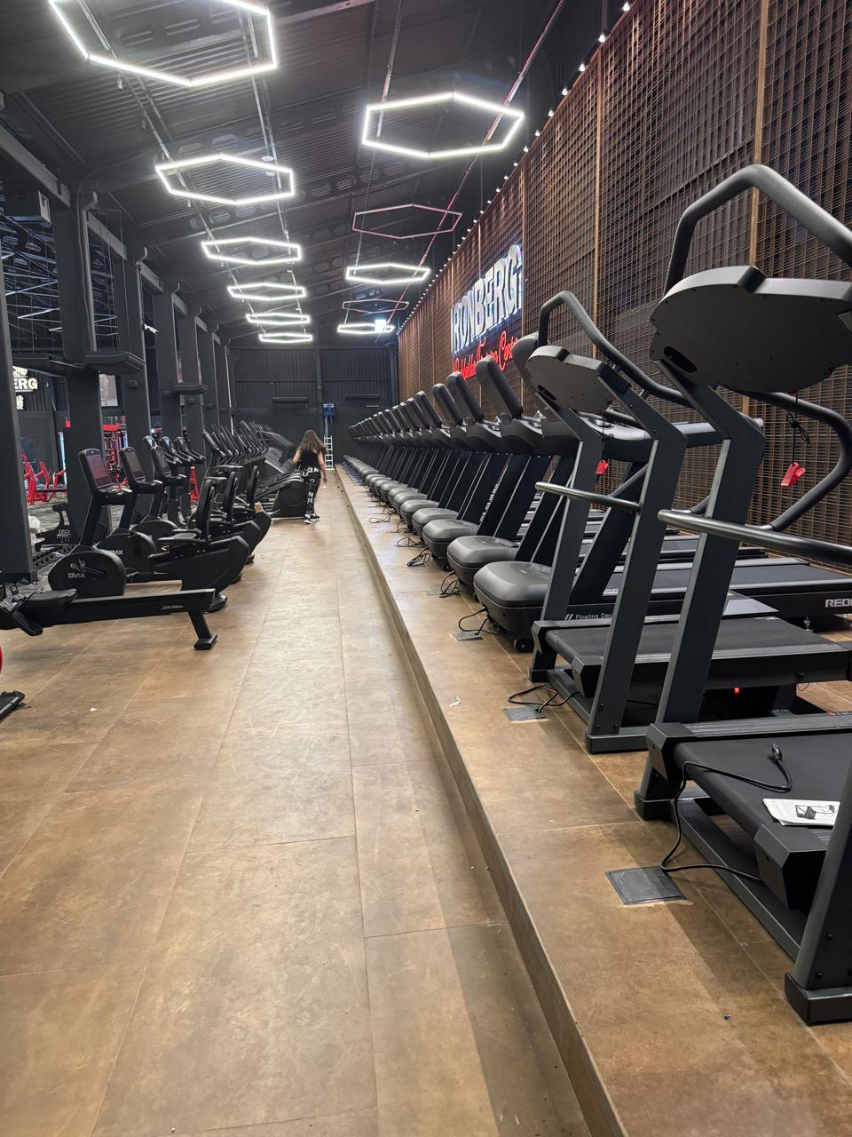 Juju Salimeni inaugura academia gigante com investimento de R$ 40 milhões