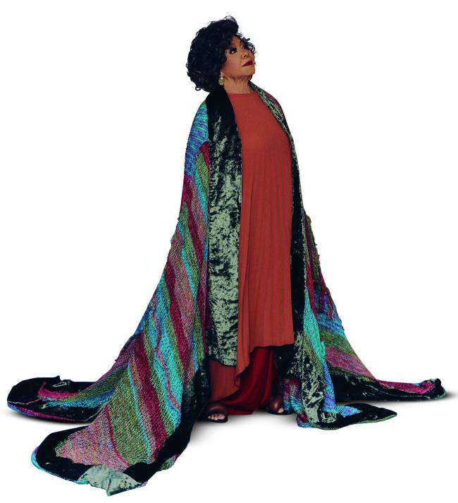 alcione.jpg A-cantora-Alcione-vestindo-J.Boggo