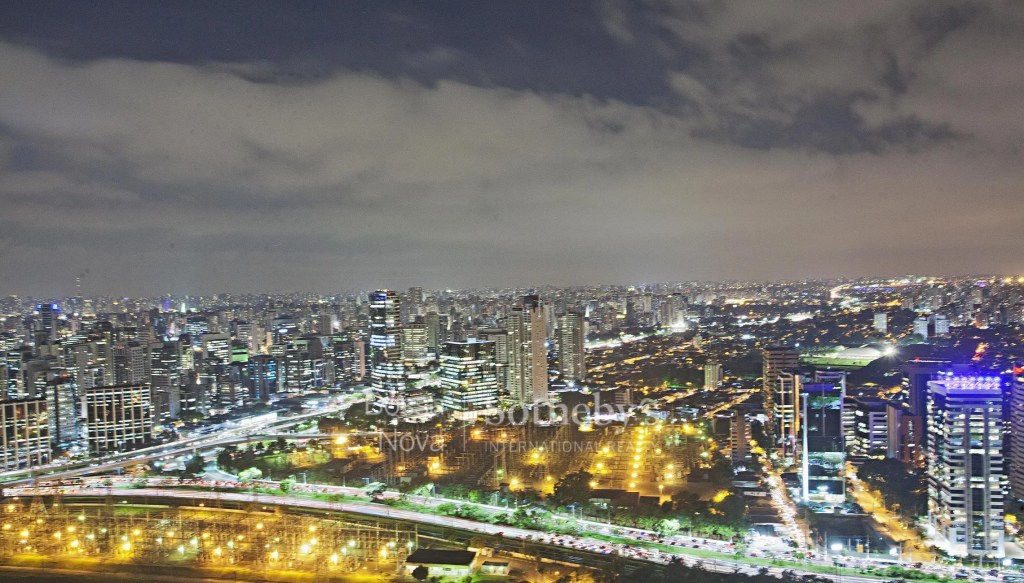 Veja imagem do triplex de 7 suítes de Luciana Gimenez que será leiloado nos EUA