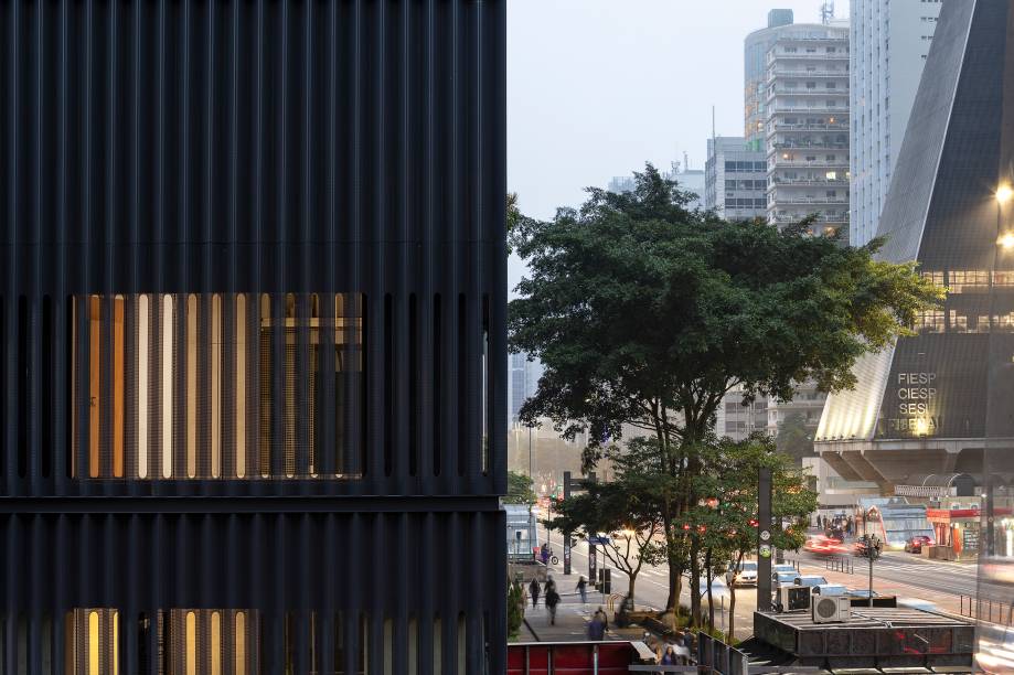 Lateral do Edifício Pietro Maria Bardi