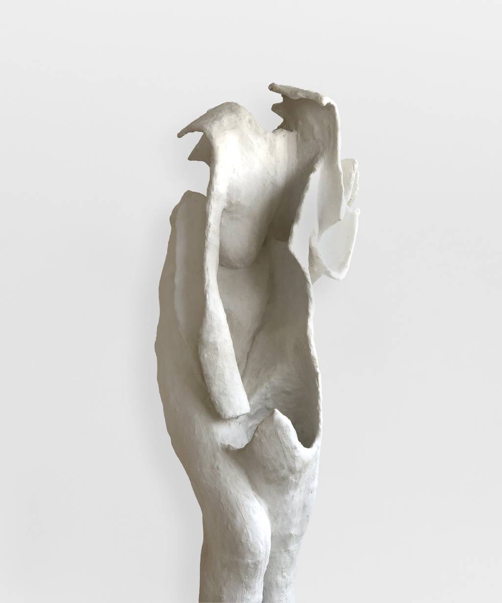 Juliana Cerqueira Leite exibe esculturas feitas com moldes de seu corpo