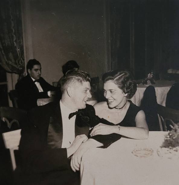 O livro conta que eles se conheceram em uma “Facciollada”, festa da família de Eunice, cujo sobrenome era Facciolla O livro conta que eles se conheceram em uma “Facciollada”, festa da família de Eunice, cujo sobrenome era Facciolla