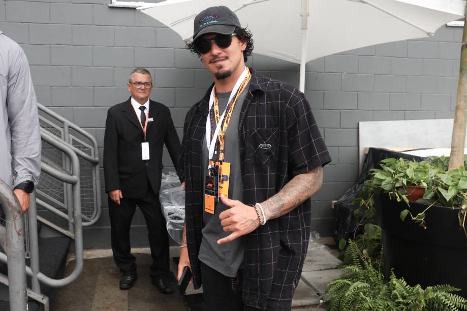 Gabriel Medina visita o Autódromo de Interlagos