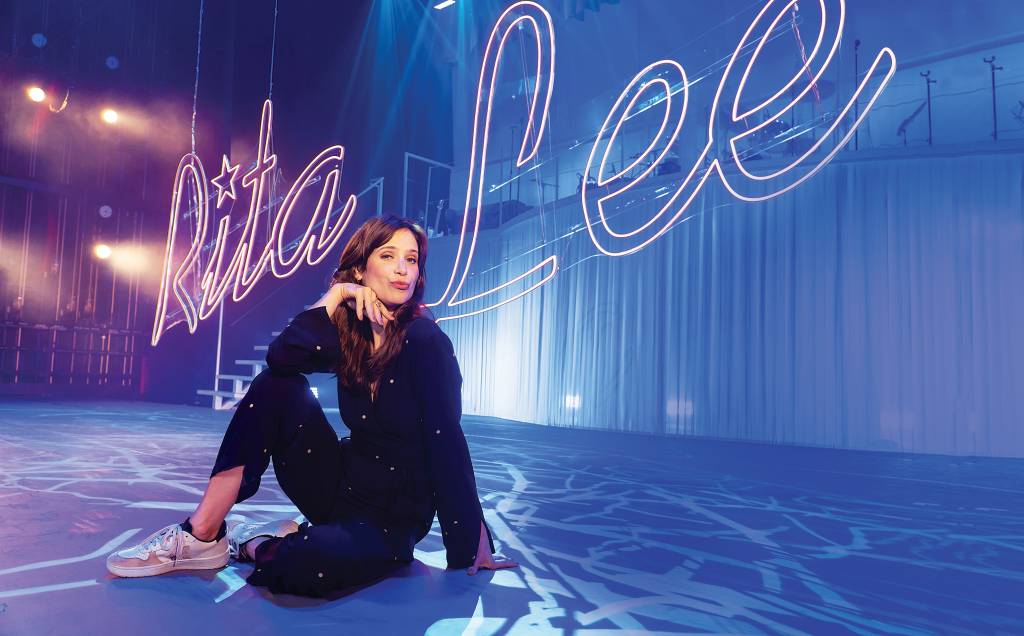 Mel Lisboa interpreta Rita Lee em show no The Town