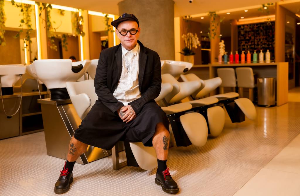Neandro Ferreira estreia como hair stylist no Studio W da Rebouças