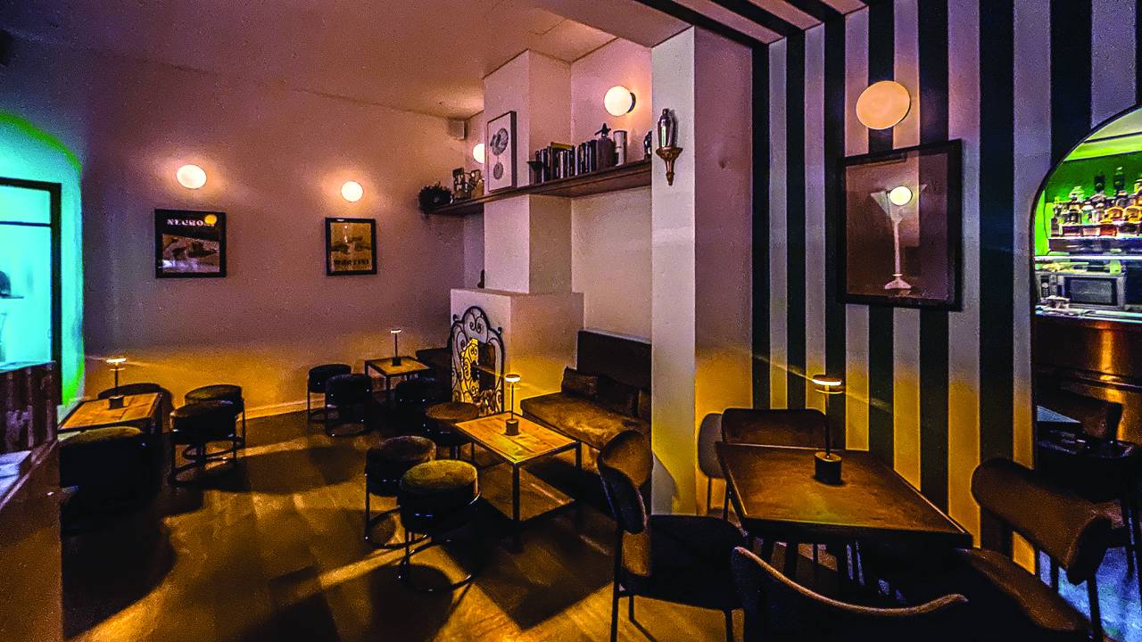 hideout-the-door-salao