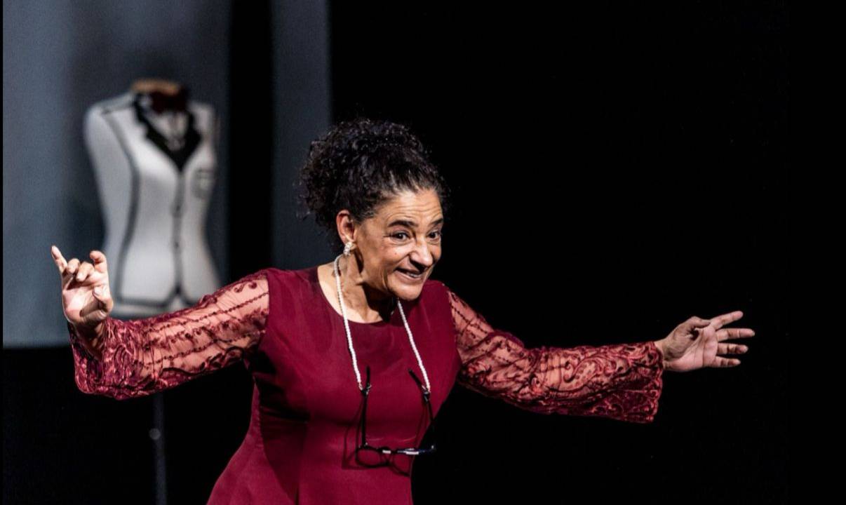 Mônica Raphael como Berta Valentina