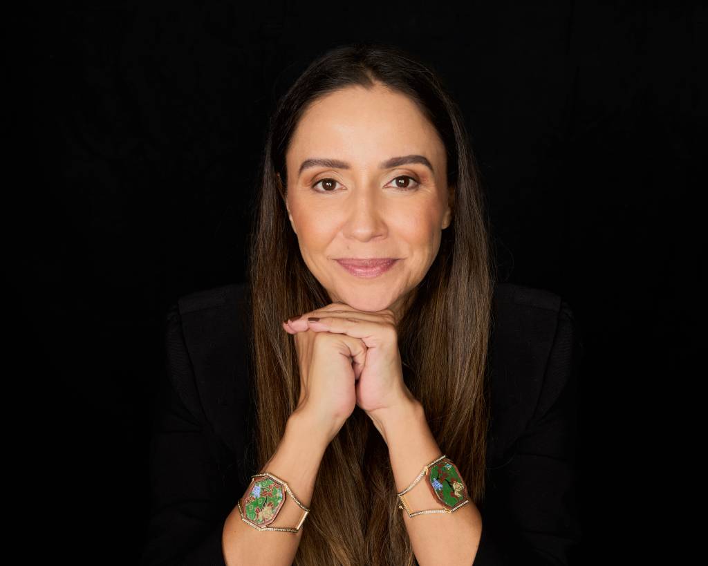 Ana Damous lança série de joias com itens de antiquário