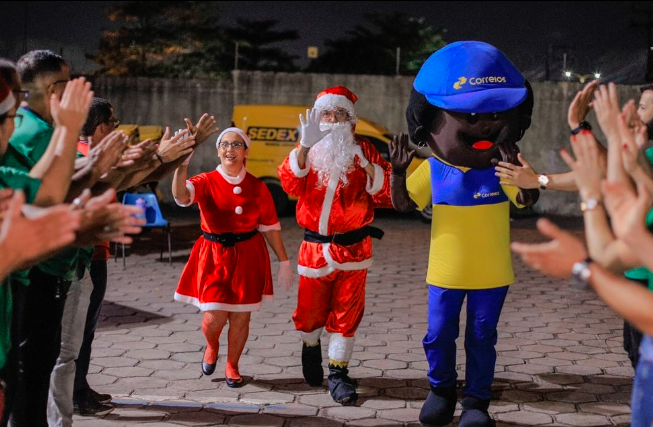 Saiba como adotar uma cartinha para o Papai Noel nos Correios