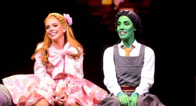WhatsApp Image 2024-12-17 at 17.58.33 Fabi Bang e Myra Ruiz estrelando como Glinda e Elphaba, no musical 'Wicked'