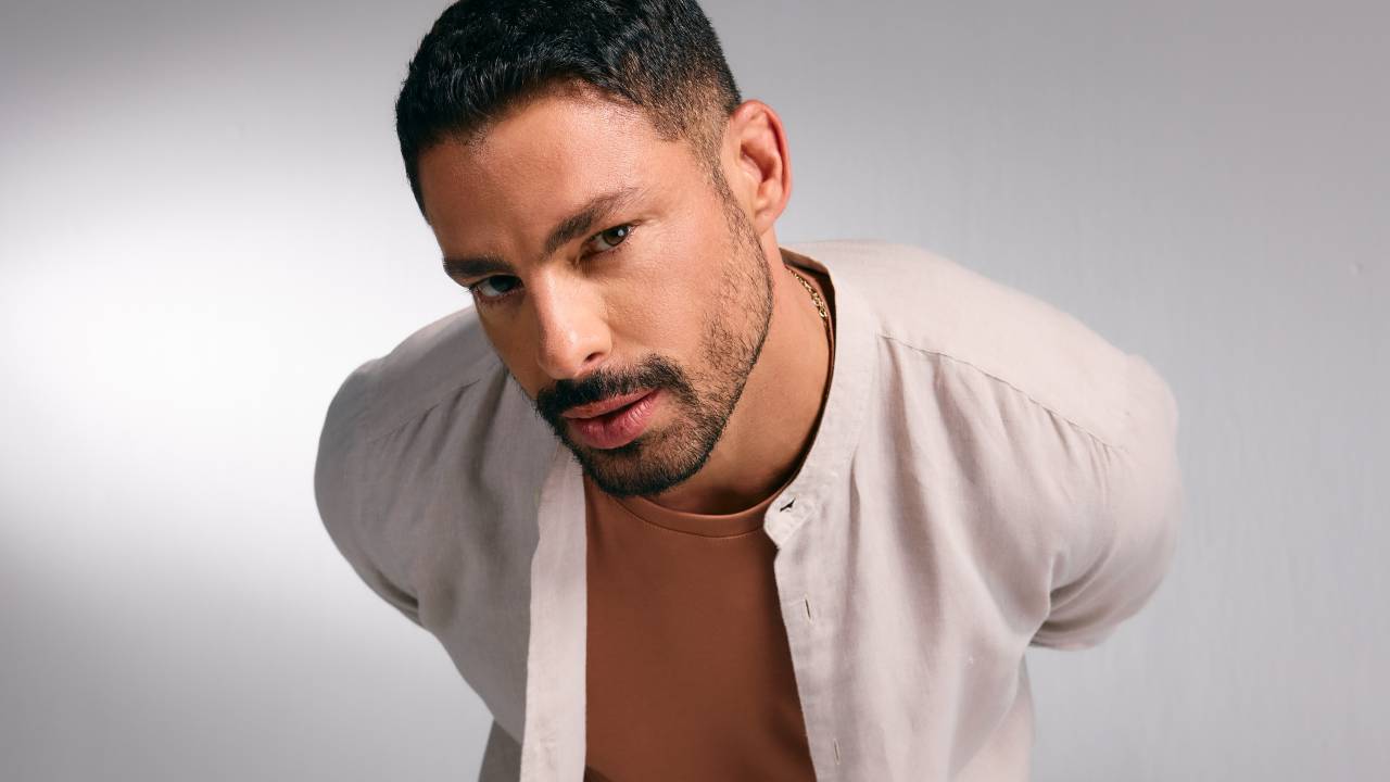 Cauã Reymond em campanha para Aramis