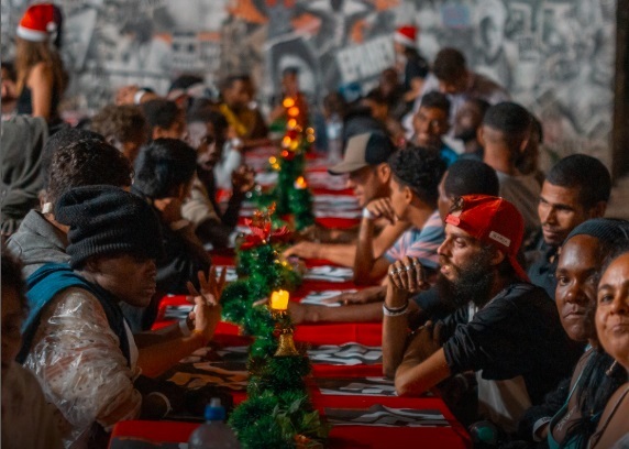 Ceia para moradores de rua da SP Invisível