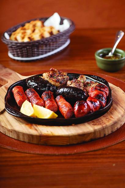 Tabla paseo: linguiças de lombo de porco grossa e outros itens Tabla paseo: linguiças de lombo de porco grossa e outros itens