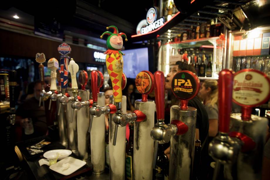 O bar Rock & Burguer: cervejas de vários países