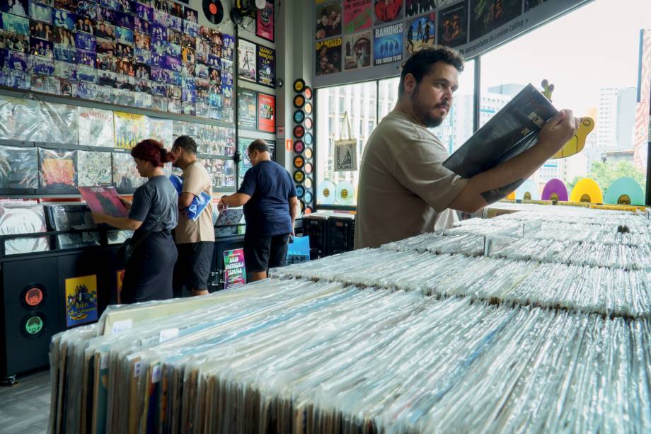 Discos na loja London Calling: grande acervo