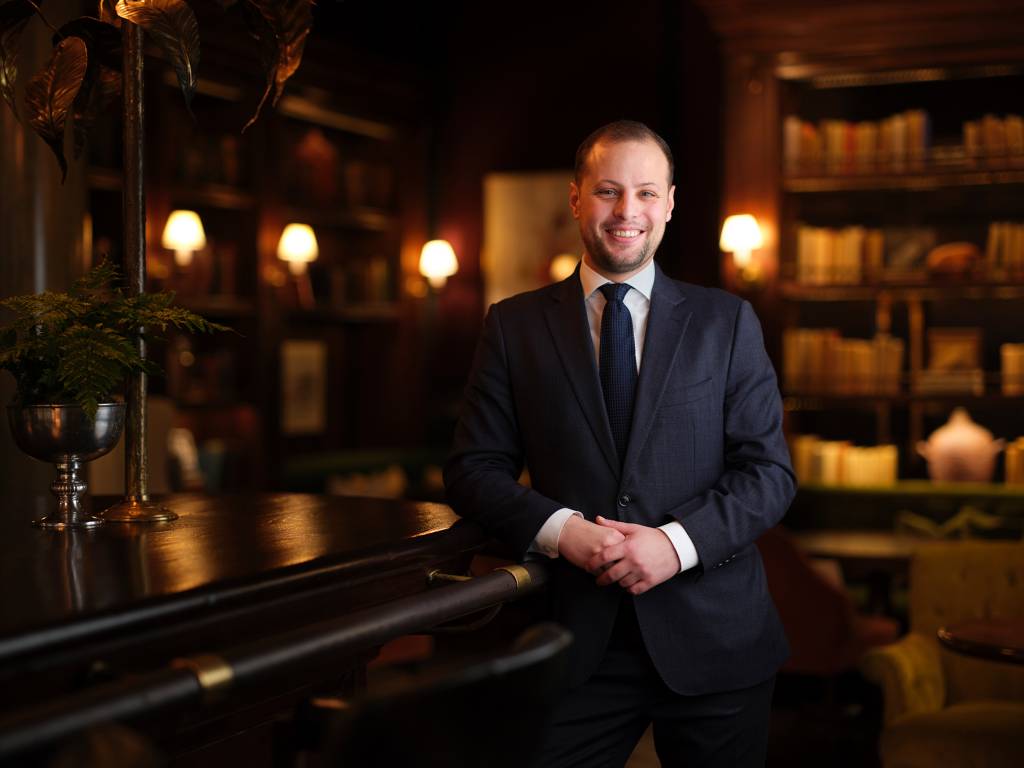 Equipe do Scarfes, bar do hotel Rosewood London, visita São Paulo
