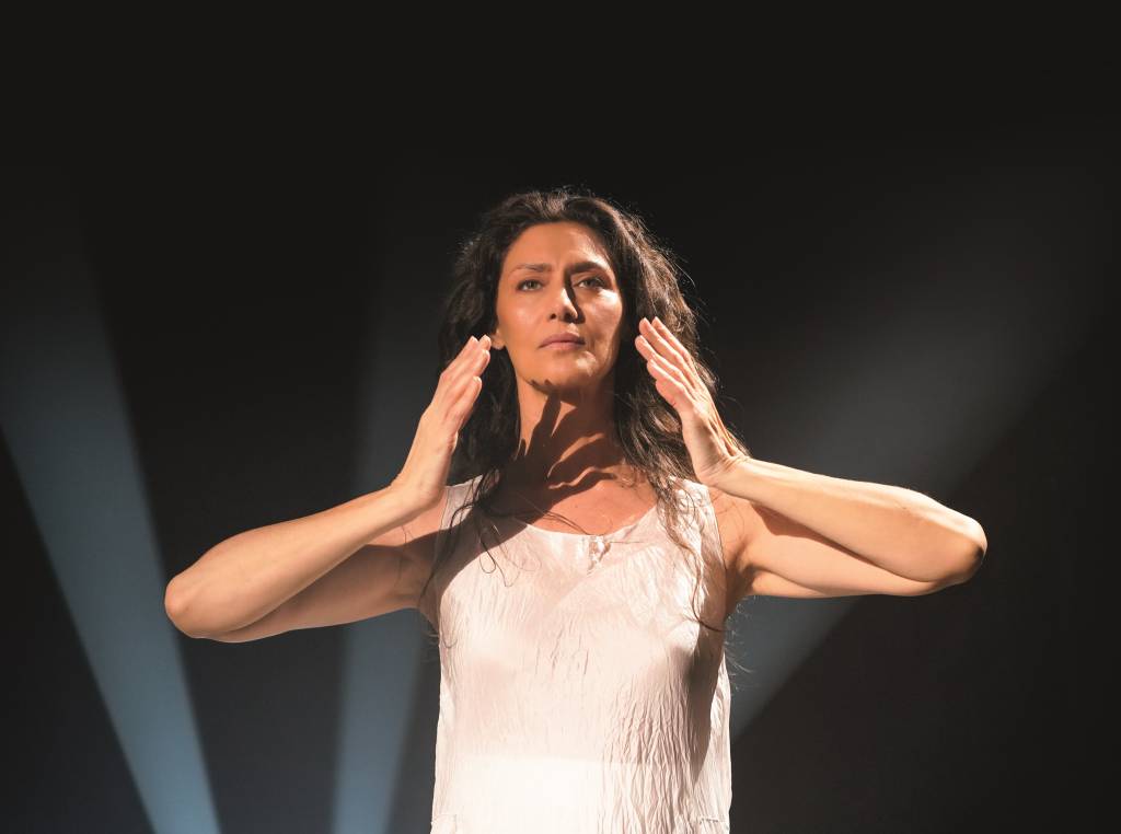 Maria Fernanda Cândido interpreta Clarice Lispector