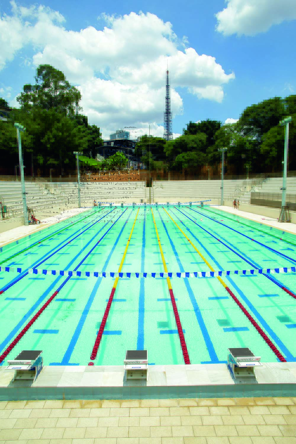 Usuários relatam furtos em vestiário da piscina do Pacaembu