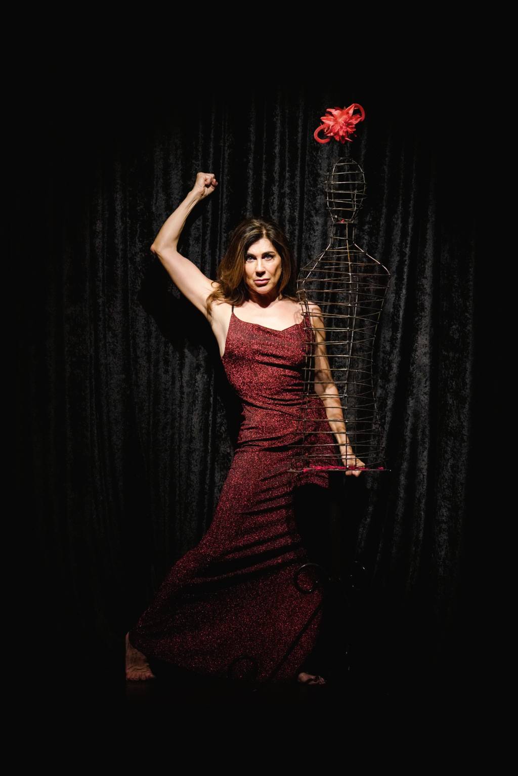 Solo autobiográfico de Angela Dippe fala sobre fases da vida da mulher