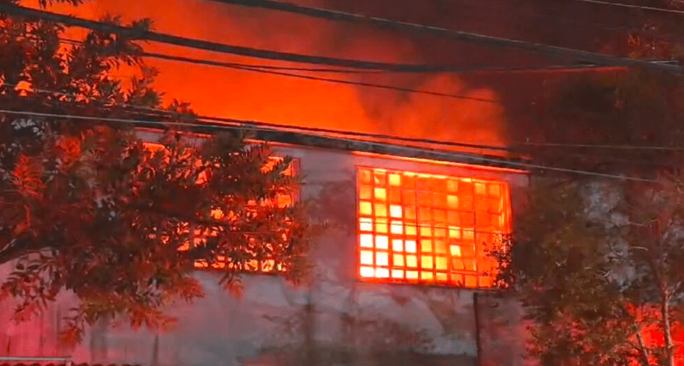 Incêndio atinge fábrica no Jabaquara