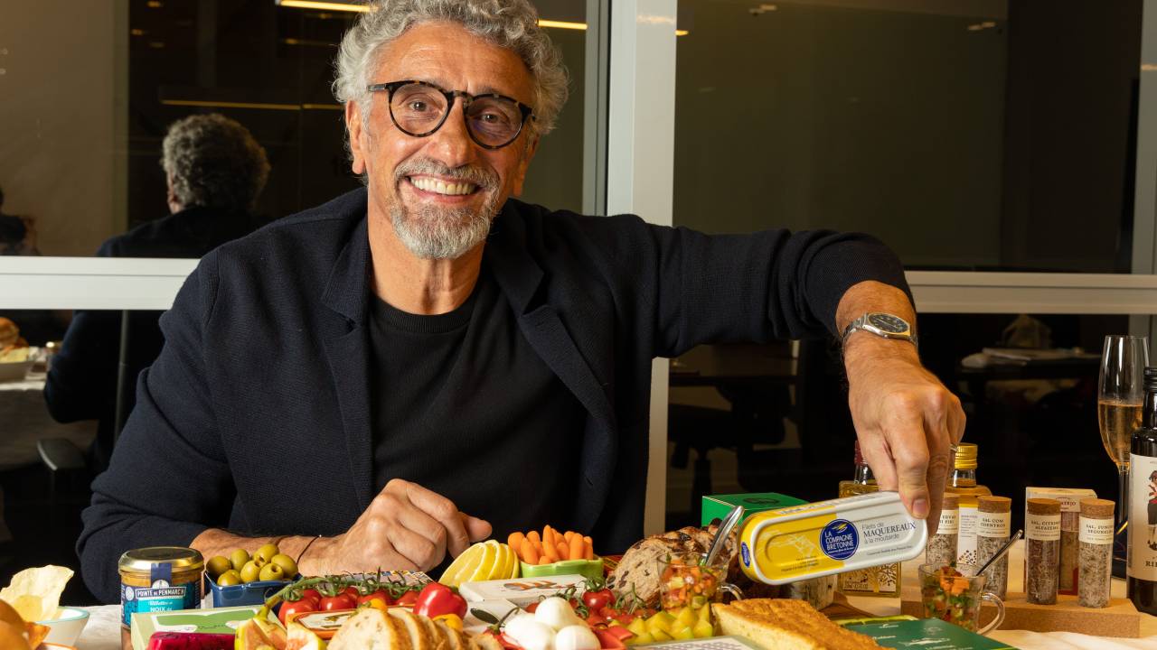Fui ao Mar chega a 54 produtos e anuncia o chef Emmanuel Bassoleil como sócio-embaixador da marca