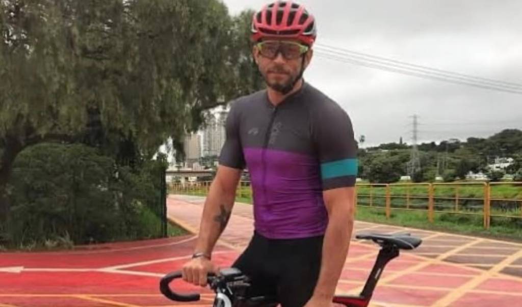 Amigos, familiares e seguidores prestam homenagem para ciclista morto em assalto