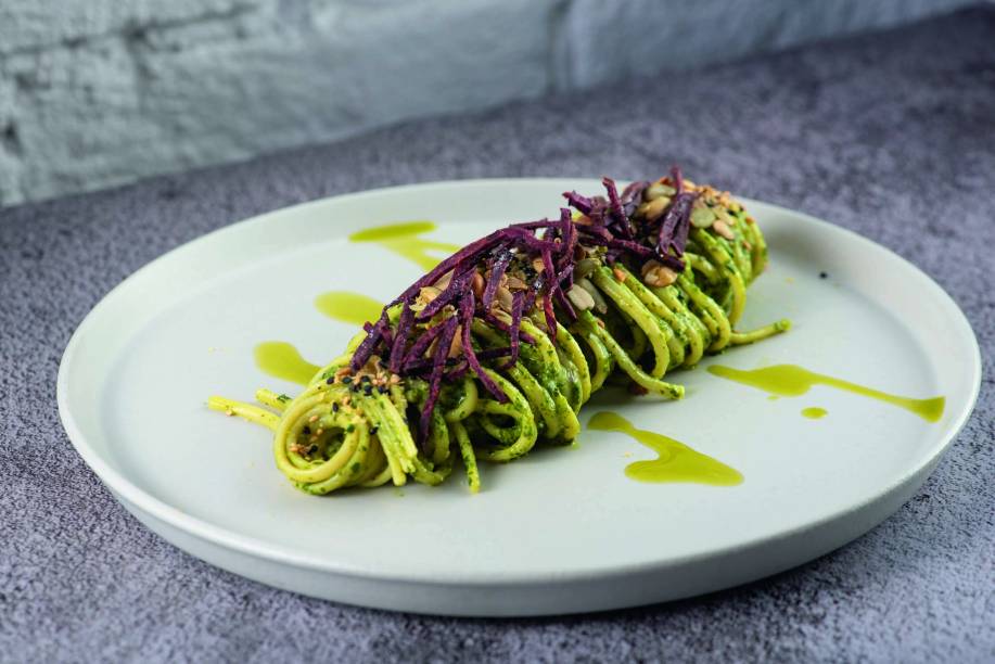 Tau Cozinha: linguine ao missô e pesto