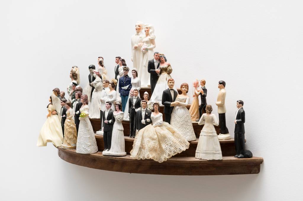 isay-weinfeld-1952–incompatibilidade-2024_54256399541_o Bonecos de festa de casamento
