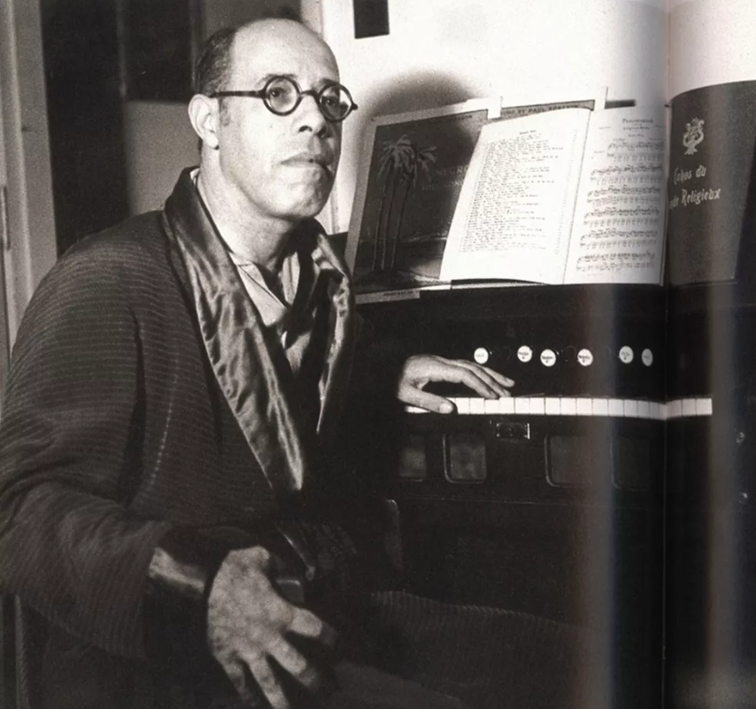 Cemitério da Consolação tem visita guiada a túmulo de Mário de Andrade