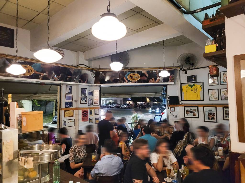 Veloso comemora vinte anos e lança drinques autorais pela primeira vez