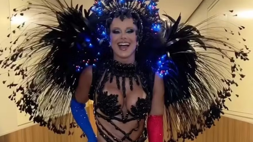 Viviane Araujo homenageia Mancha Verde após rebaixamento