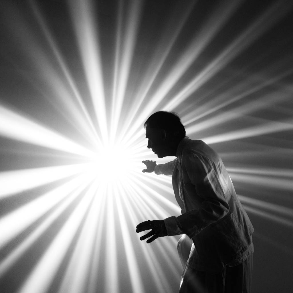 Foto: Leo Aversa A capa do disco 'Novo Mundo' (2025): álbum de inéditas de Arnaldo Antunes