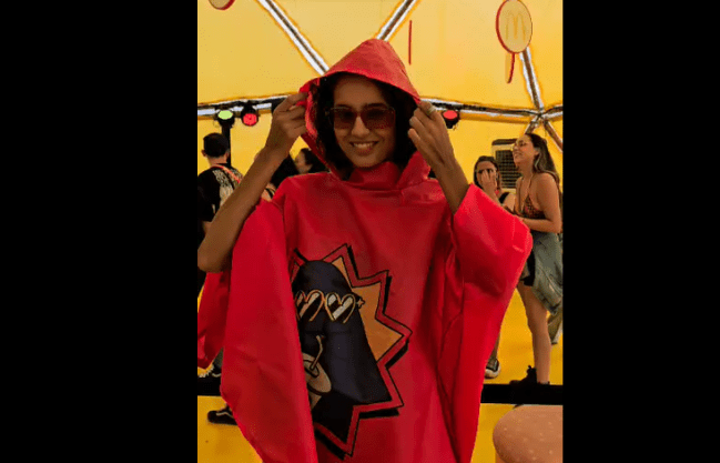 Poncho distribuído como brinde no McDonalds