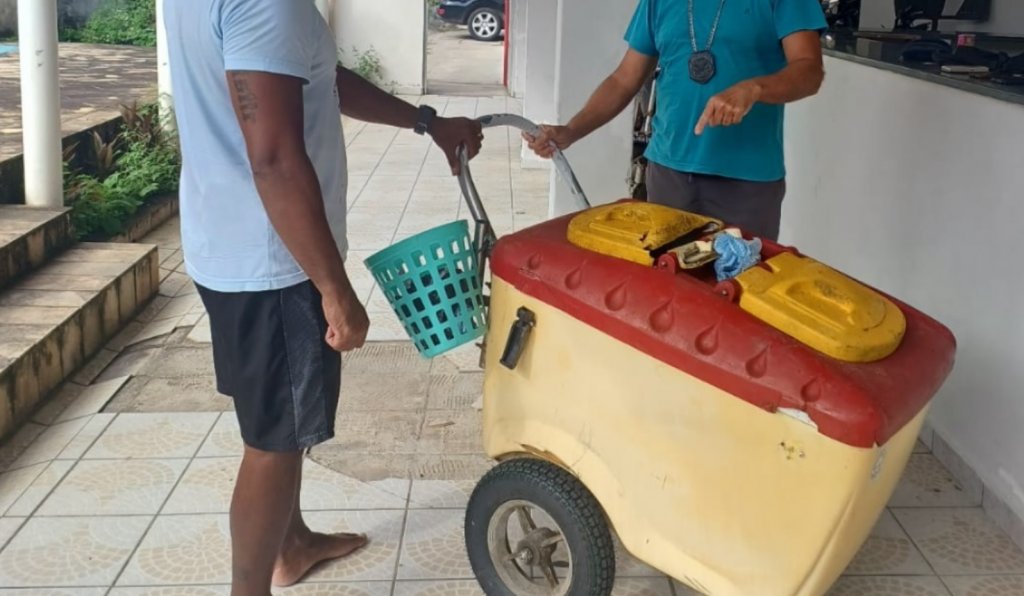 Homem traficava drogas com carrinho de sorvetes