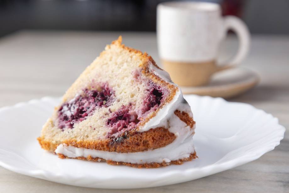 Malu Café: bolo de amoras com glacé