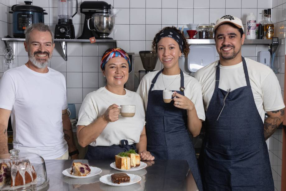 Malu Café: os sócios Márcio e Luciana, ao lado dos membros da equipe Aline e Lucas